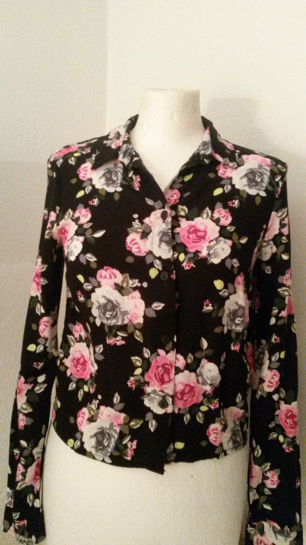 romantisches Blüschen mit Rosenmuster  