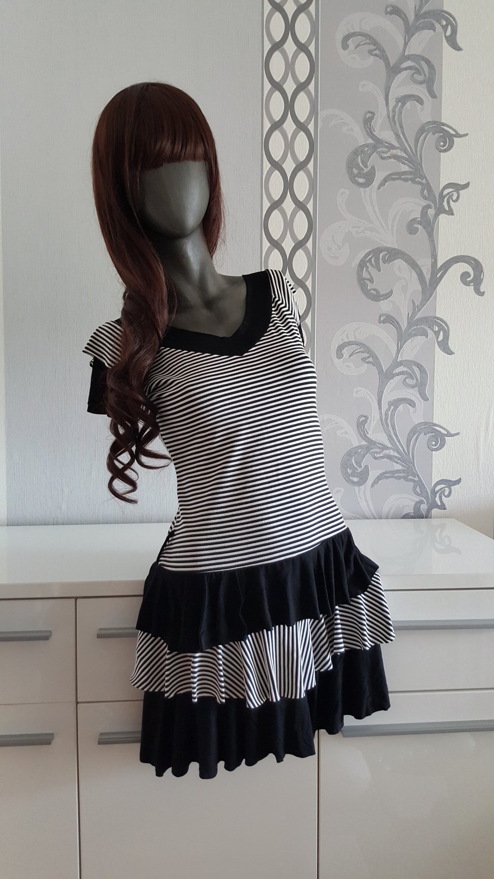 Schwarz weiß gestreiftes Sommer Kleid mit 3 Lagen Rock ausgez. XL / XXL passt eher XL / L 42 / 40
