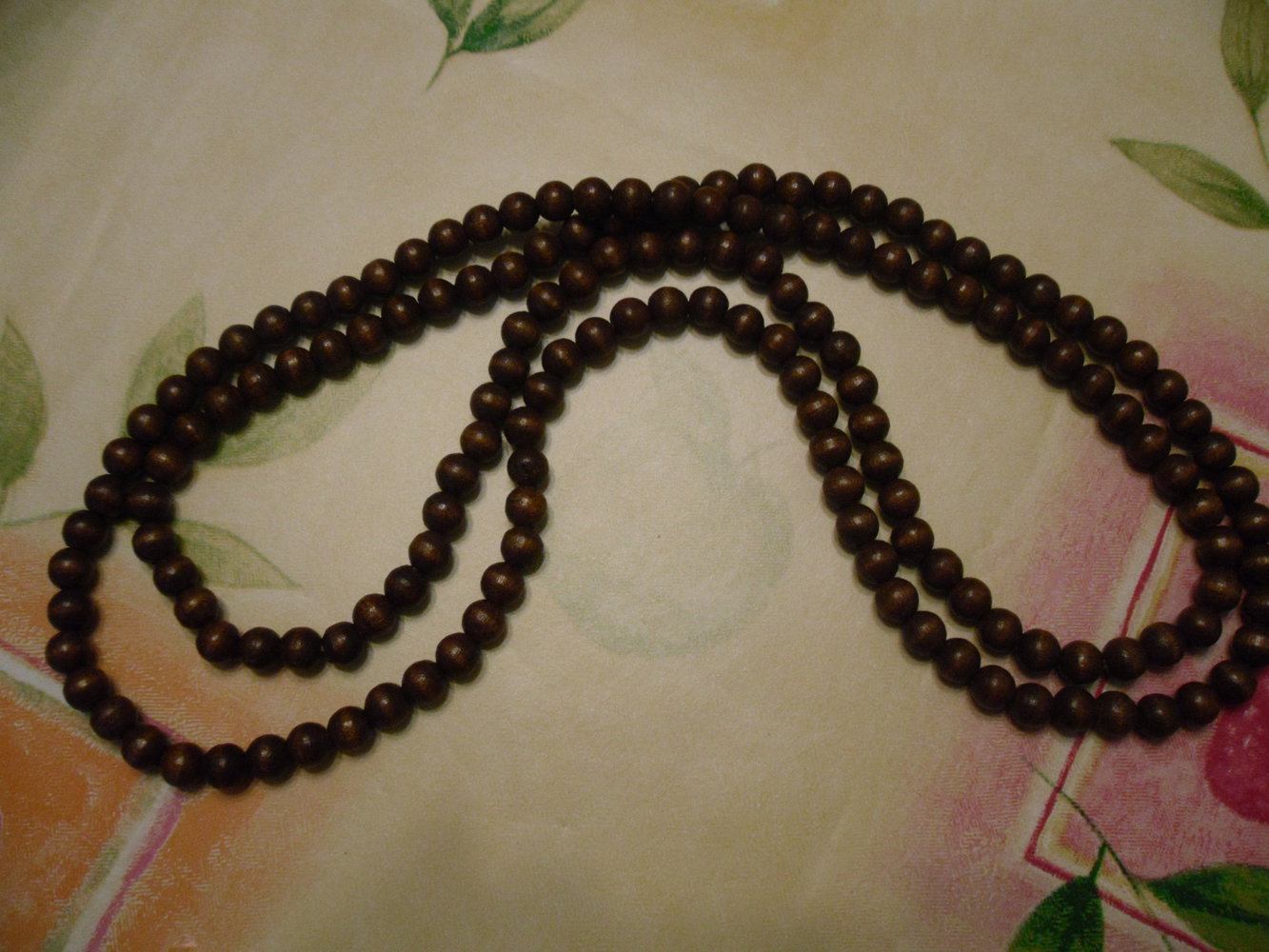 Lange Perlenkette mit Holzperlen 