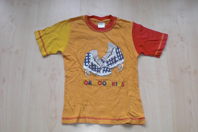 Shirt Turnschuhmotiv Gr. 116