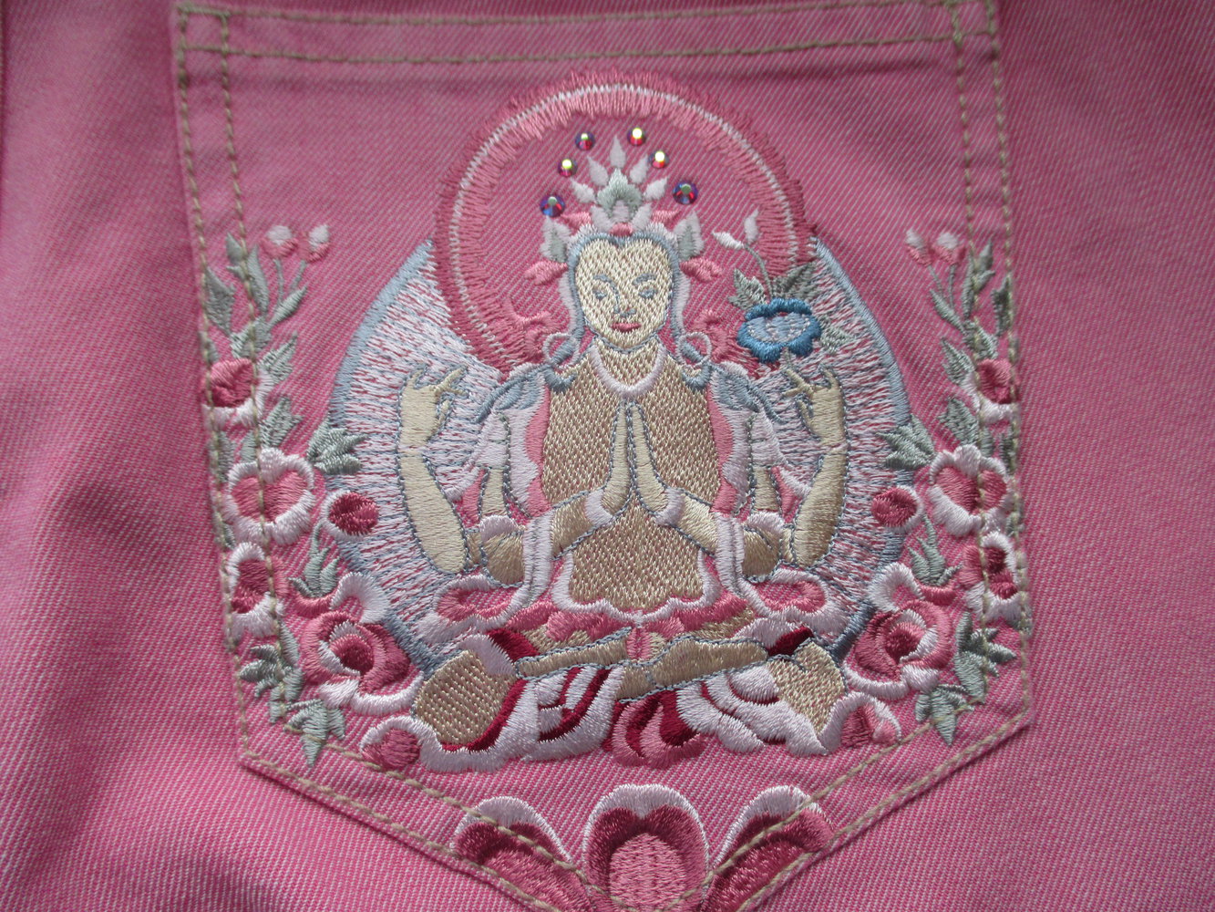 Sayyes, pinke Jeans mit rückwärtiger Buddha Applikation, Gr. 36, NEU