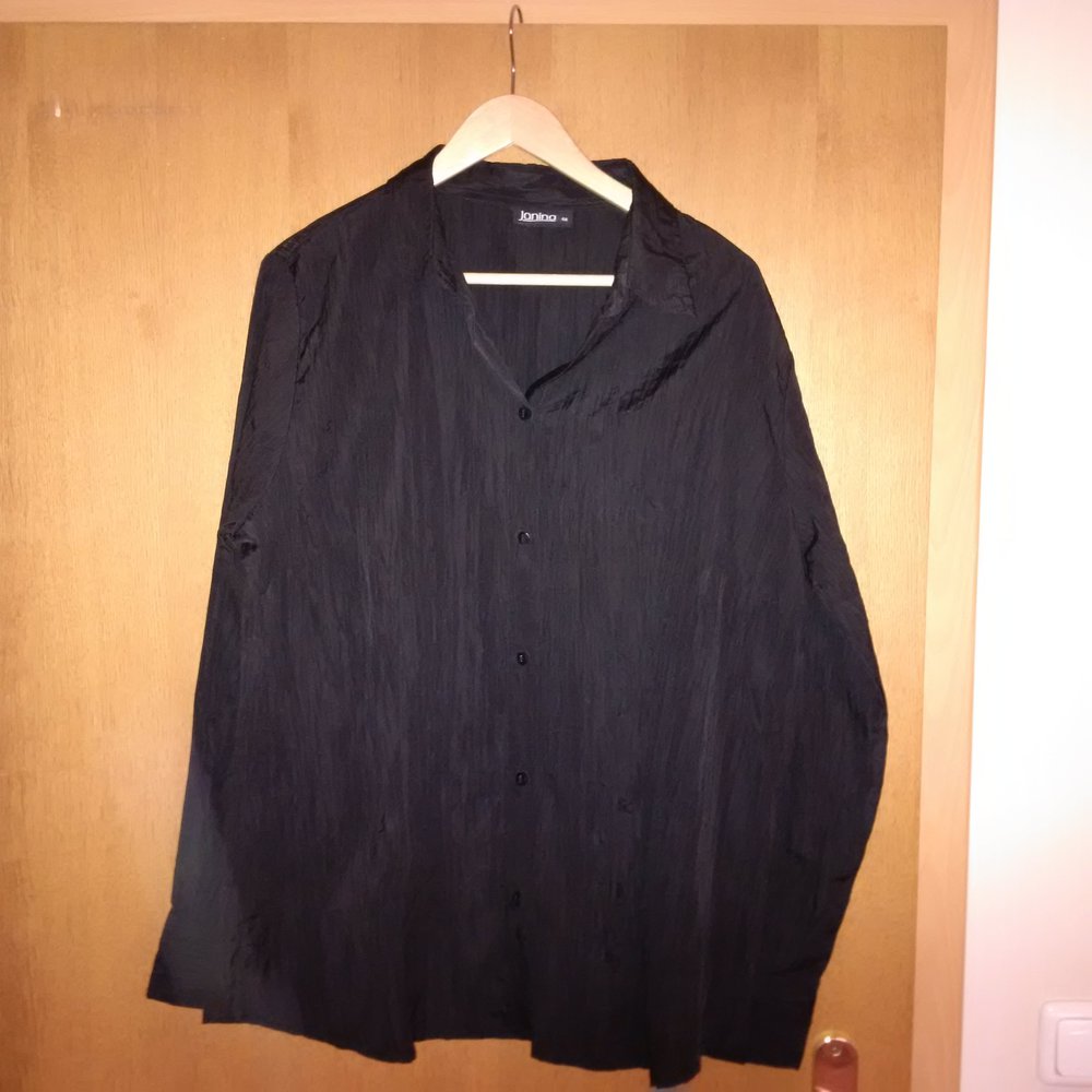 Langärmelige schwarze Bluse