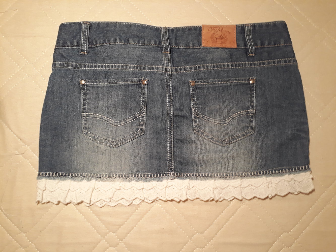 sexy Minirock mit weißer Spitze