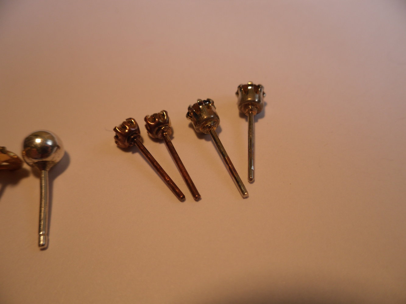 Ohrstecker: getragene Einzelstücke und Paare