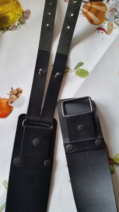  Josephine Gürtel, Leder