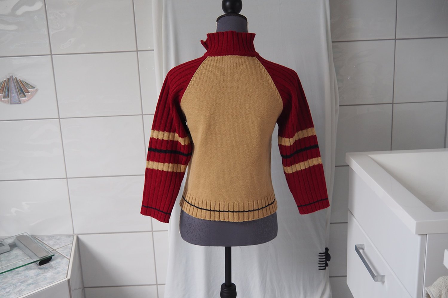 Rot beiger Pullover in Gr. 140mit Kragen und Reißverschluss