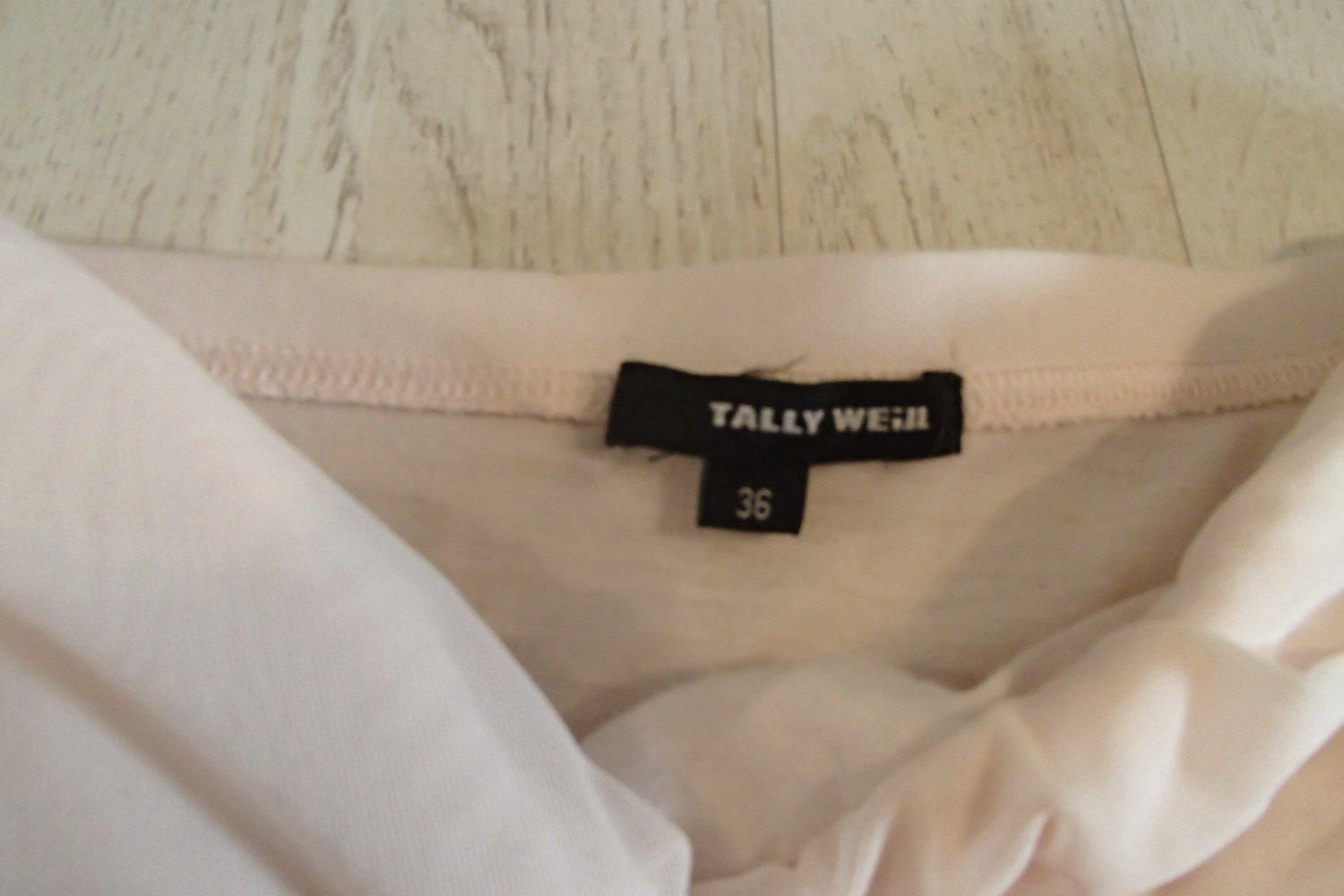 Bandeaukleid mit Herzausschnitt