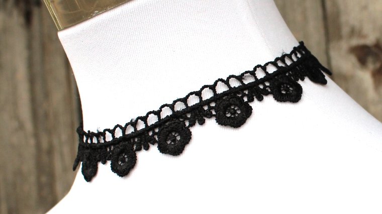 schwarzer Choker aus Spitze, Spitzenchoker, Blumenchoker