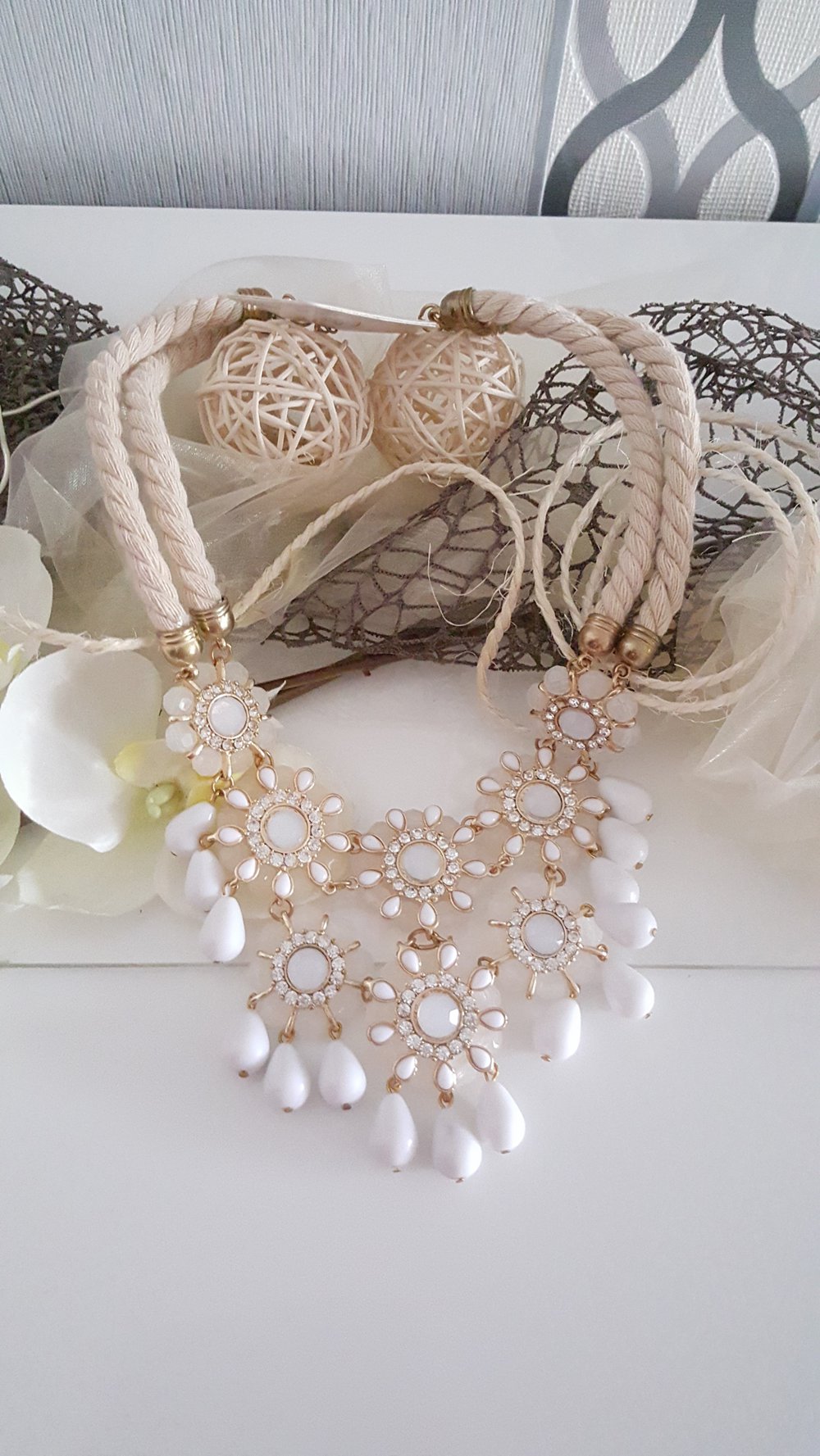 Wunderschöne Statement Kette mit Steinen Tropfen Blumen weiß Collier Hippie Hipster