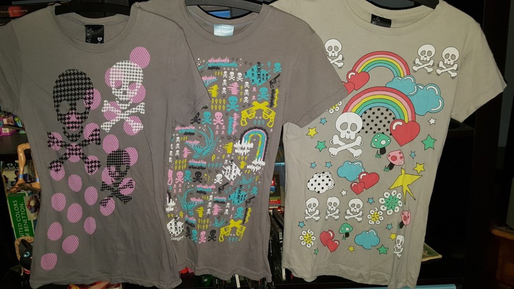 Loungefly T-Shirt 3 Stück grau Gr. S Totenkopf Regenbogen bunt