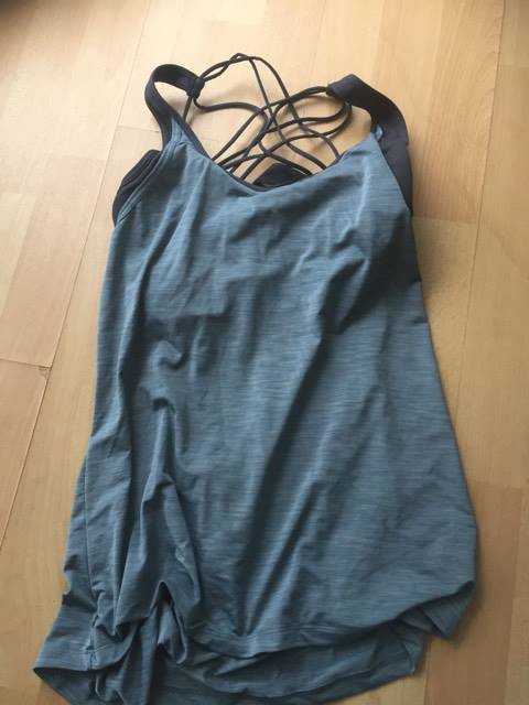 Sporttop mit Sportbh Rückenfrei