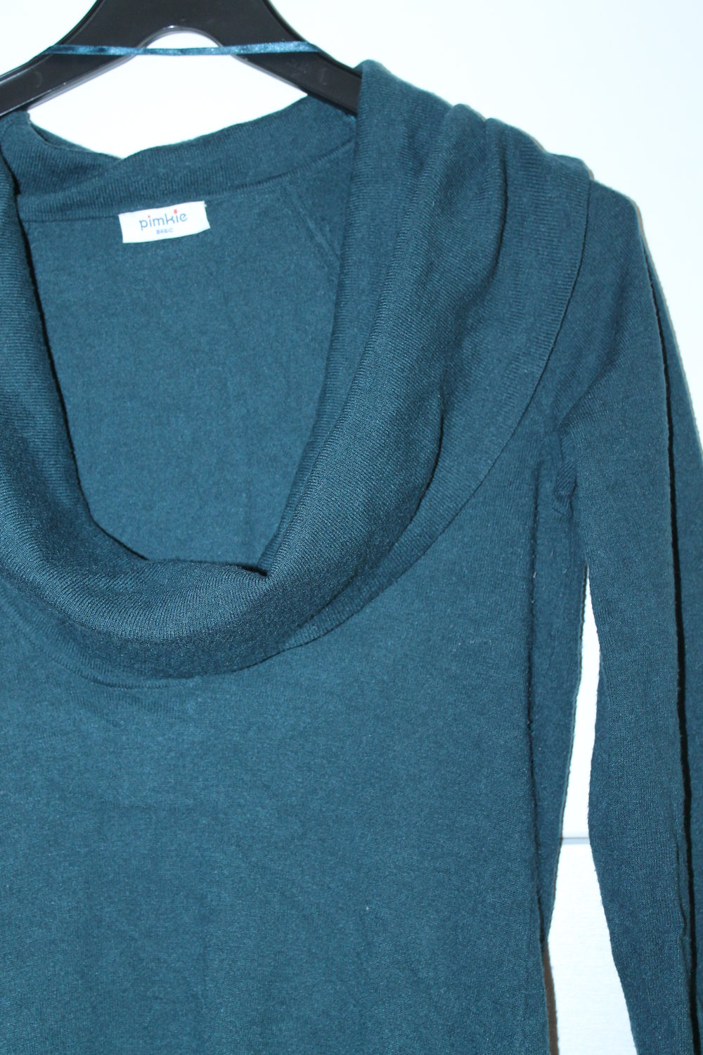 schöner, leichter Strick - Pulli mit Wasserfallkragen