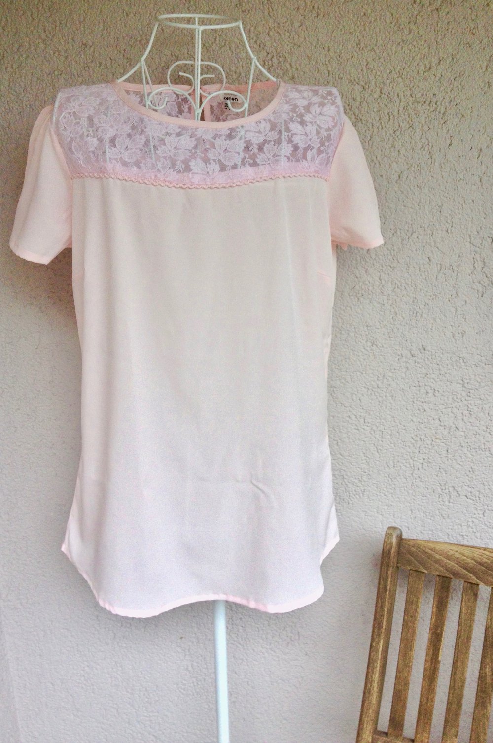 Süßes Shirt mit Spitze von Koton