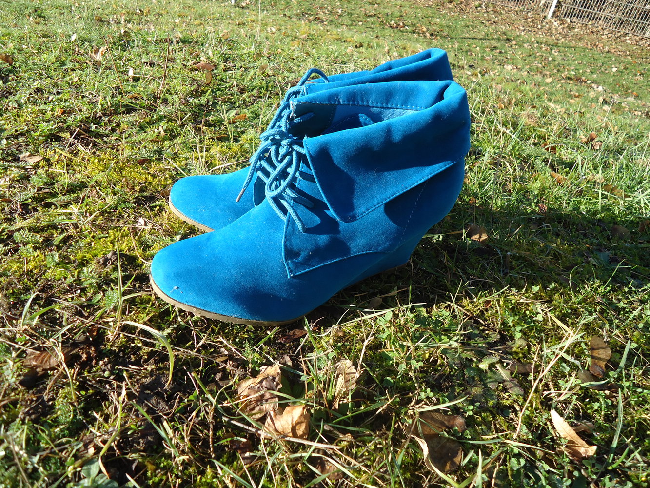 Schnürboots mit Keilabsatz