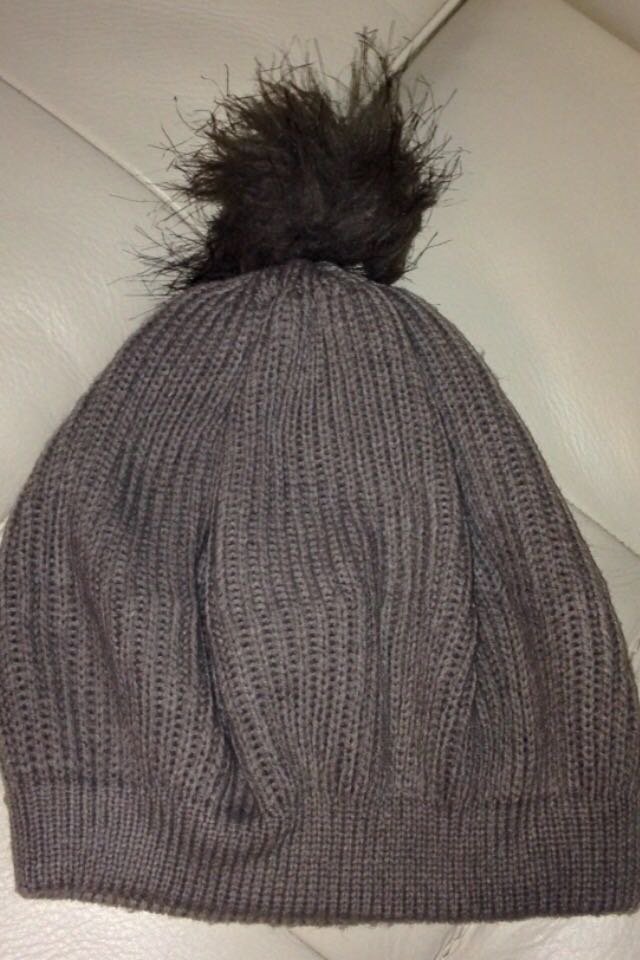 H&M Mütze mit Bommel Tellernütze grau