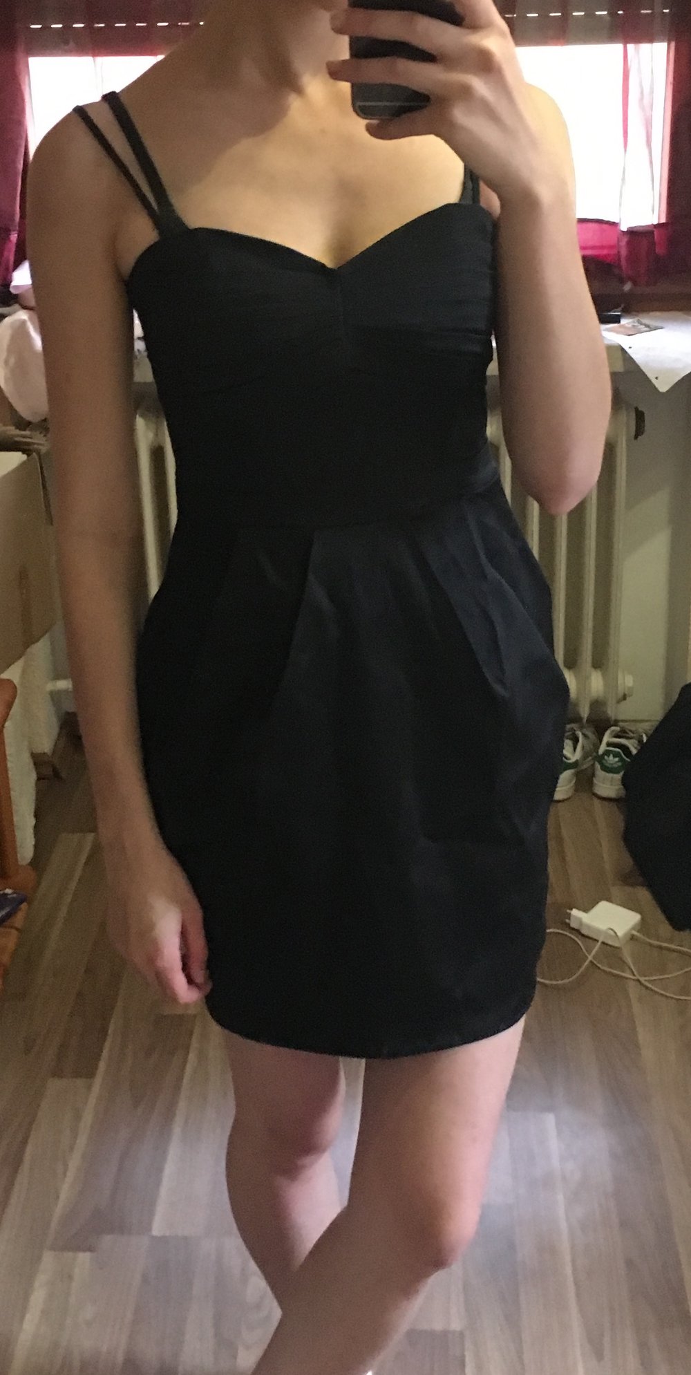 Kurzes schwarzes Kleid