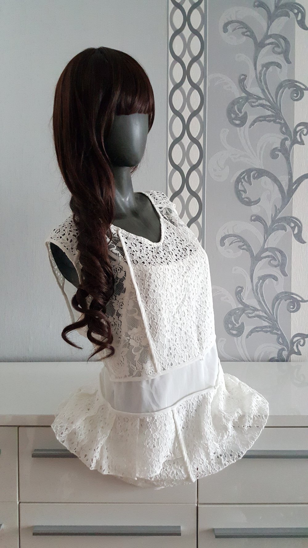 Schönes Spitzen Oberteil weiß mit Untershirt und Flügel XL 40 / 42