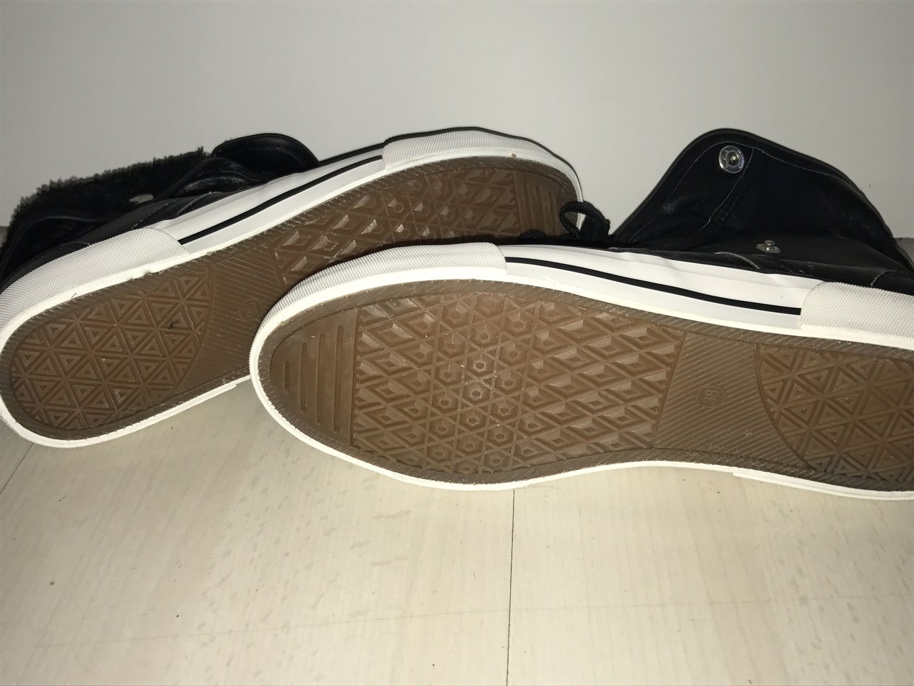 Hohe verstellbar auch als Halbschuhe in schwarz