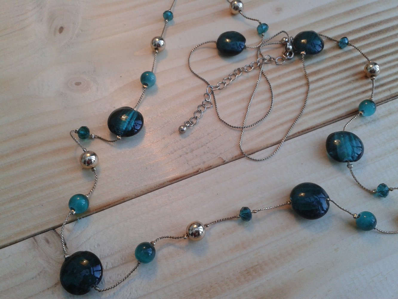 lange, grüne Glasperlen-Kette