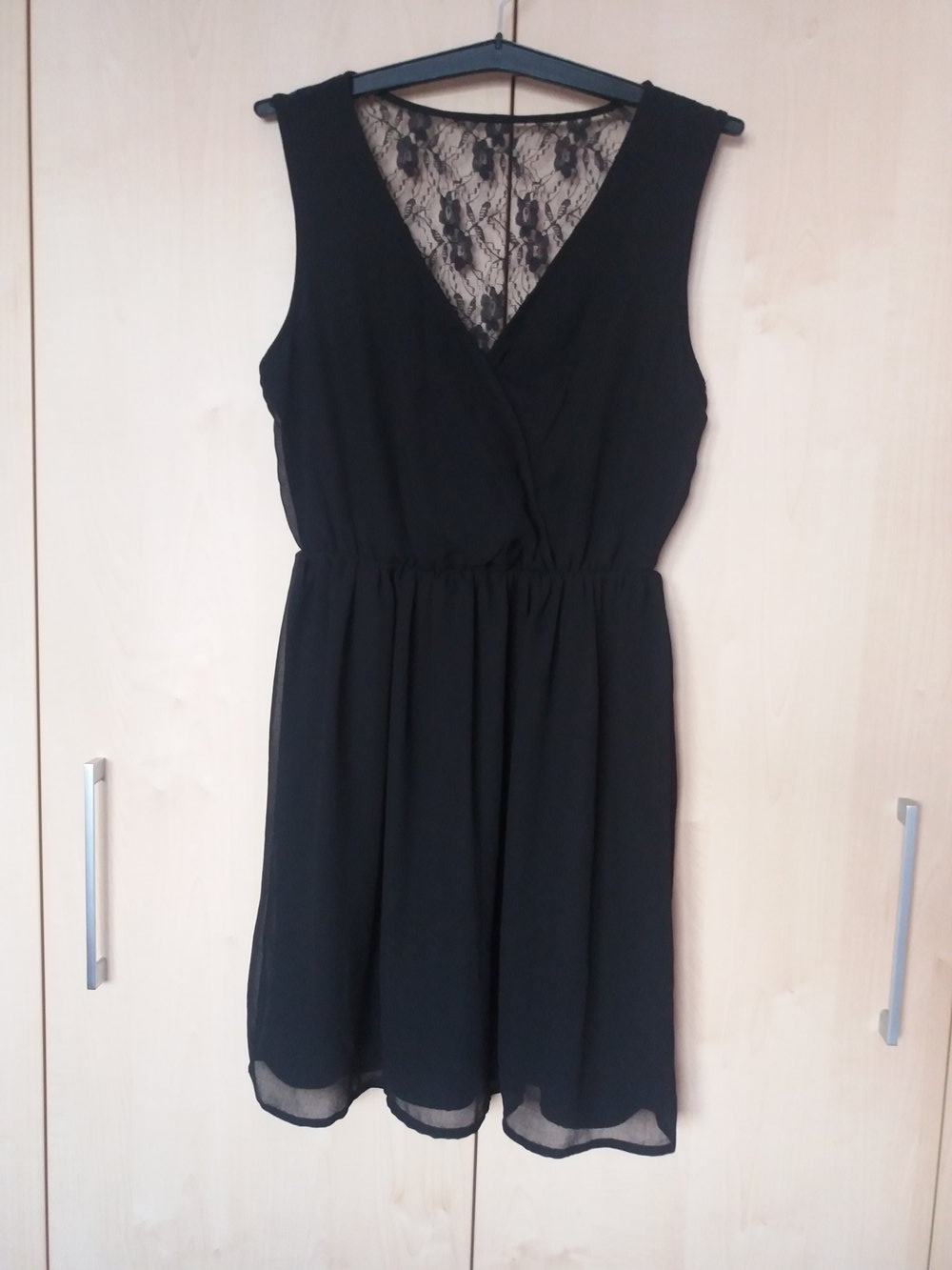 Kleid mit Rücken aus transparenter Spitze