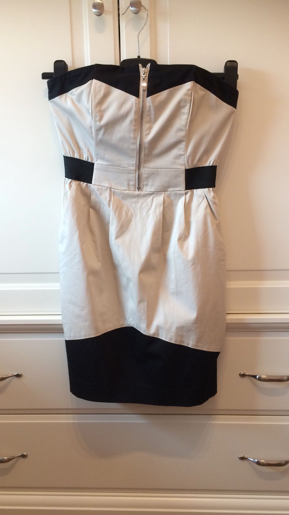 Kleid beige/schwarz H&M