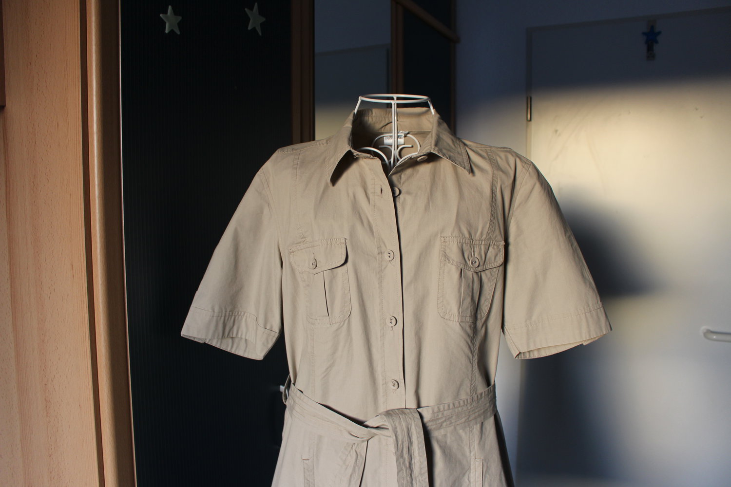 43. Kleid, hell-khaki, Gr. 38