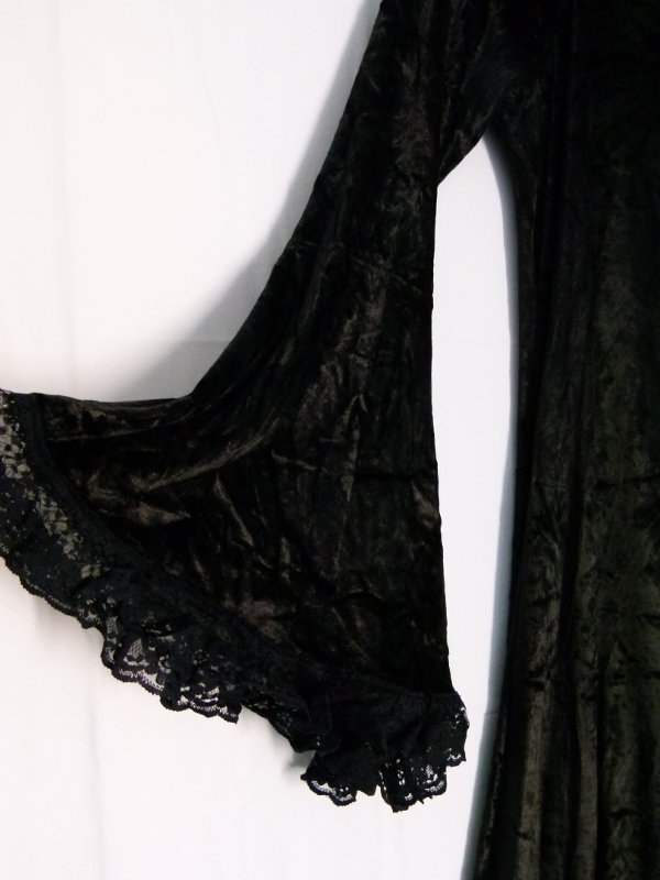 Gothic-Samt-Kleid, bodenlang mit ausgestellten Ärmeln, Spitzenbesatz, schwarz