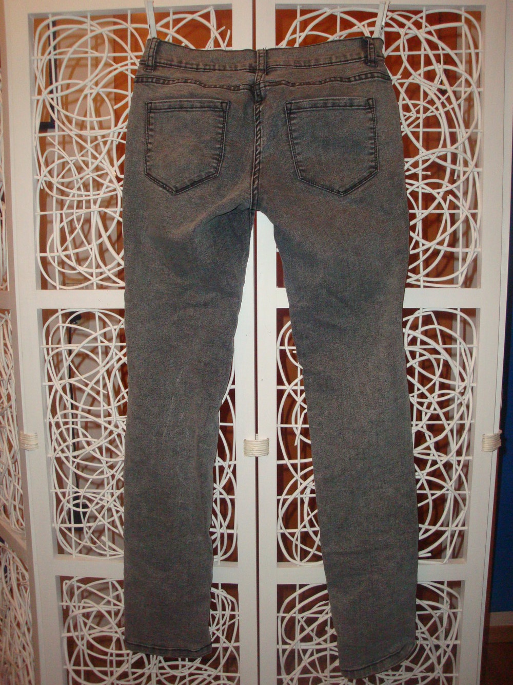 Röhrenjeans grau