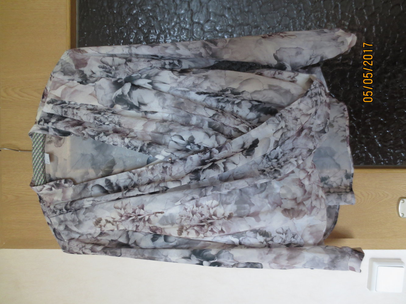 graue Bluse Gr. 38 S - H&M - Blumen - neu