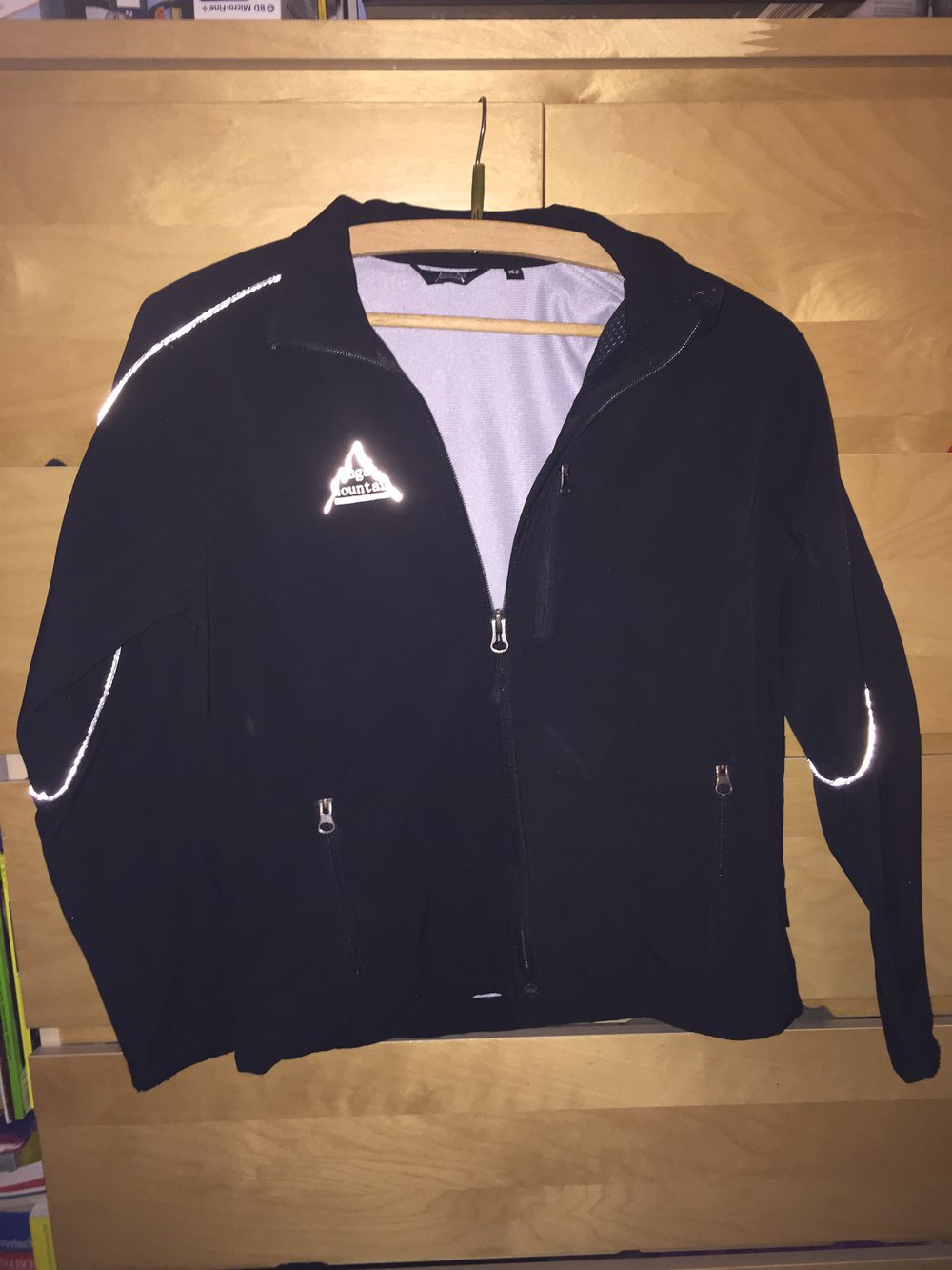 schwarze Wind- und Wetterjacke für Kids