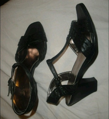 Schöne bequeme hohe Schuhe, Sandalen