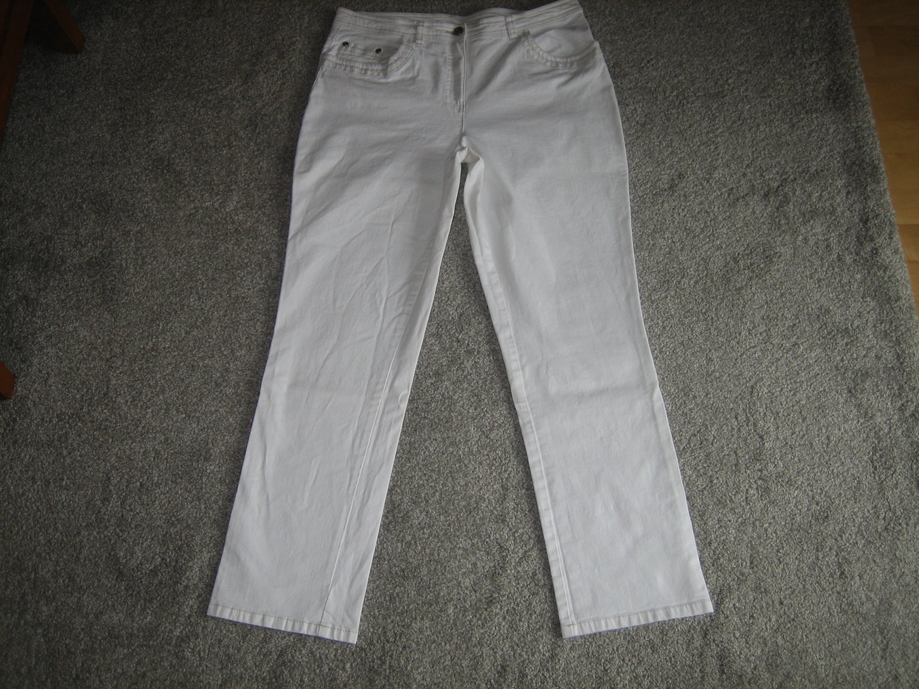 Sommerliche, weiße Jeans Gr. 42, Super-Passform durch Stretch - unentbehrliches Kombi-Teil!