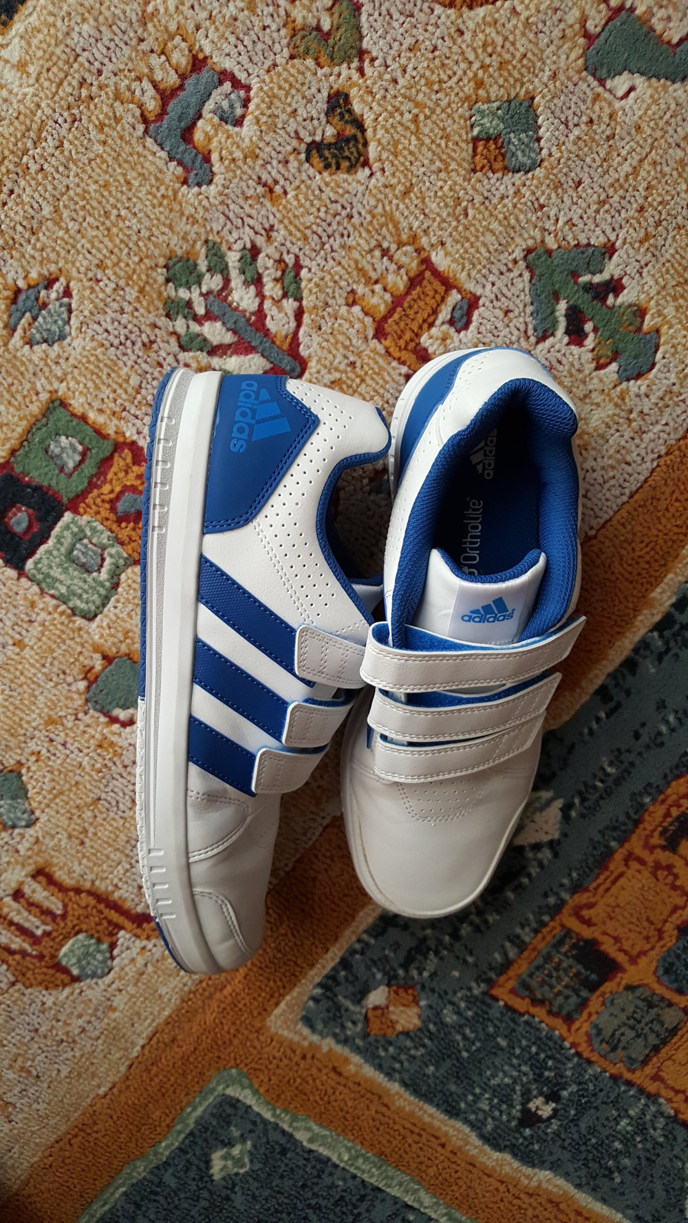 450. Neue Sportschuhe/Sneakers von Adidas, Gr. 40, im Originalkarton.