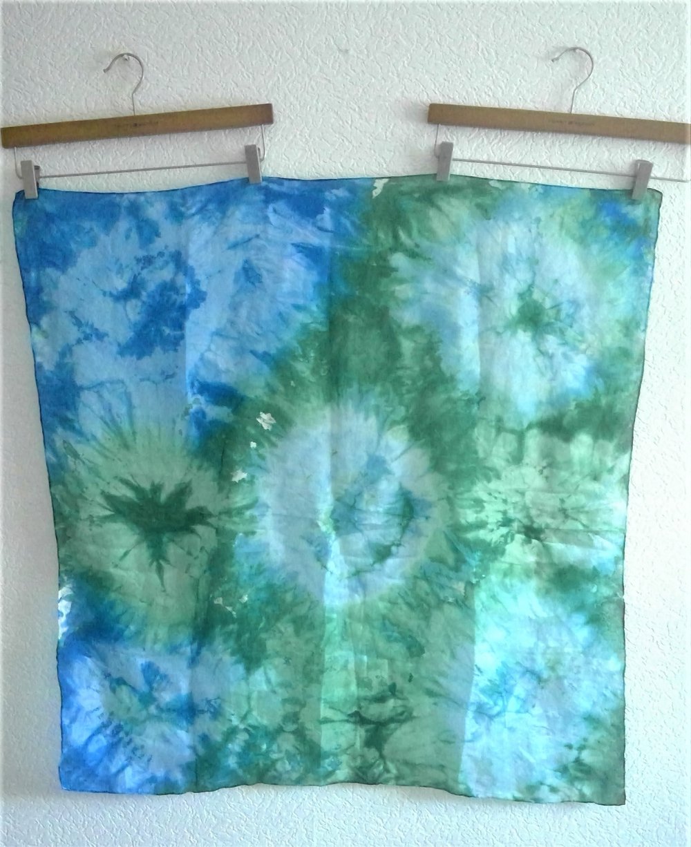 Seidentuch mit Batikmuster