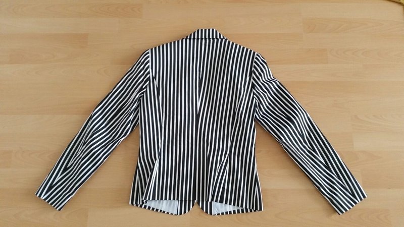 Hosenanzug schwarz/weiß gestreift Größe 38