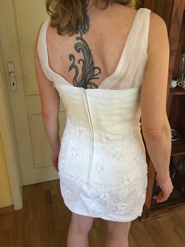 NEU Fabelhaftes Etui Cocktailkleid mit V Ausschnitt und Glitzersteine