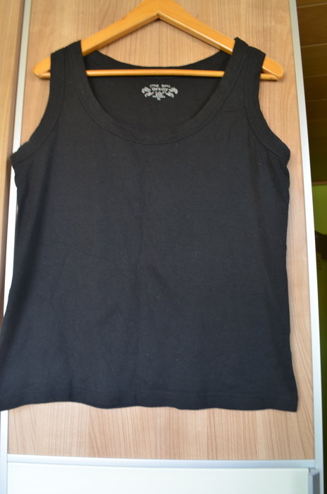 schwarzes Top