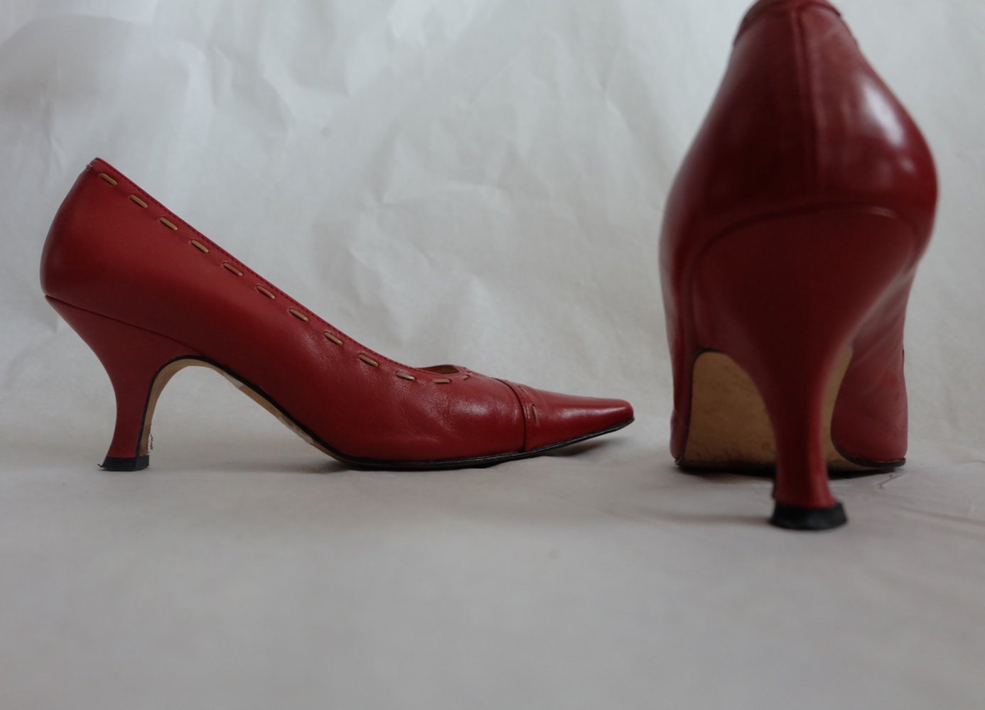 Vintage Rote Pumps, Spitze Form mit Pfennigabsätzen 