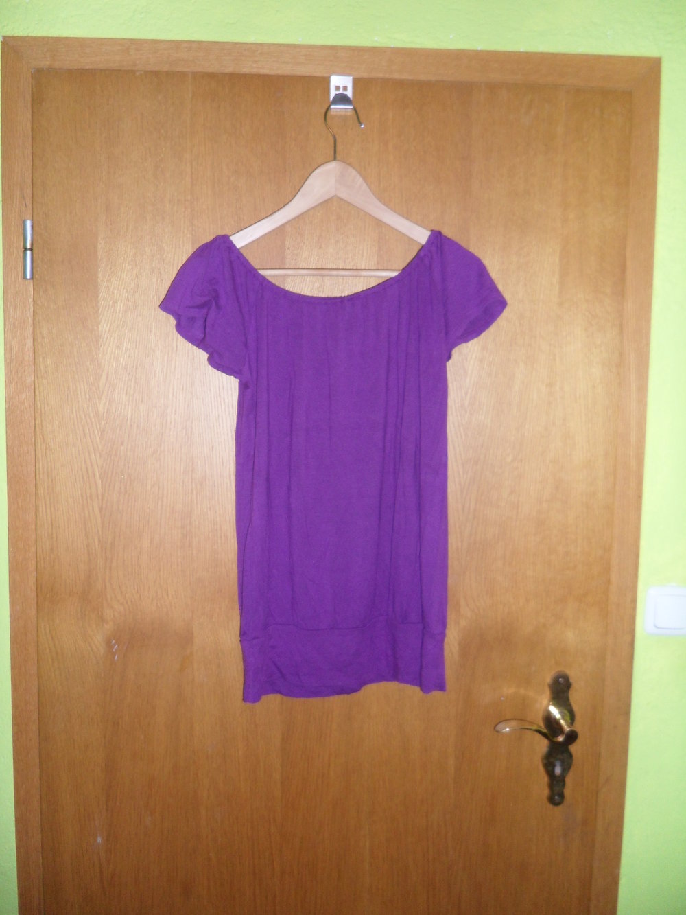 T-Shirt in lila mit 3 Stoffblumen