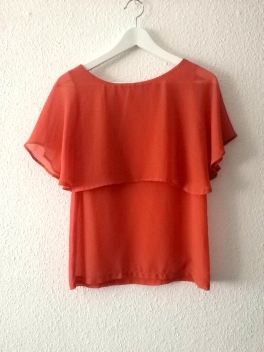 Orangene Bluse mit Fledermausärmeln