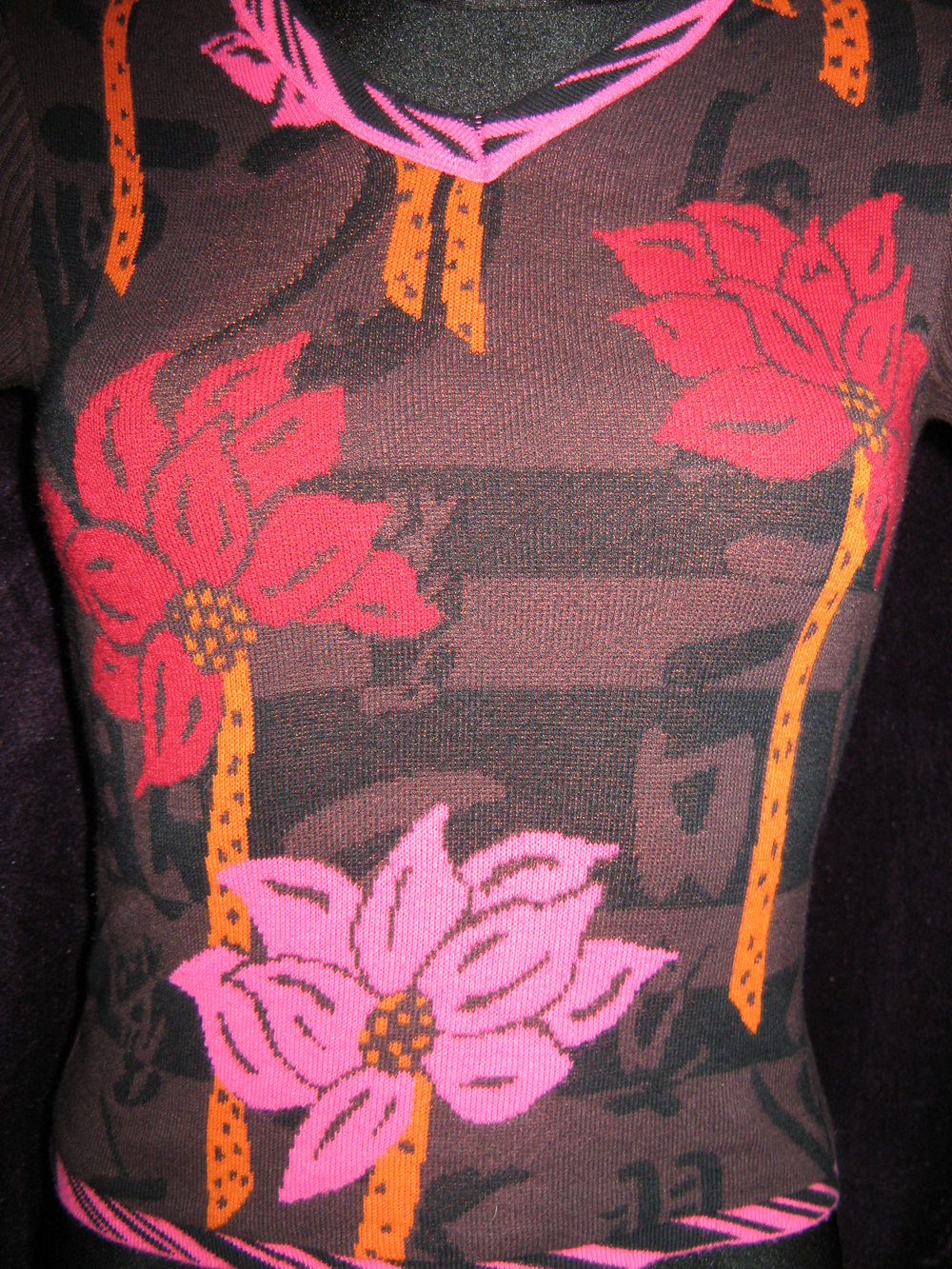 NEU mit ETIKETT * Blumen * Blüten * Flower- Power * Kurzarm * Feinstrick * V- Ausschnitt * Pullover 