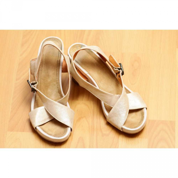 Closed Sandalen gold