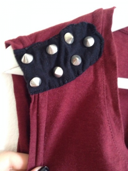 rotes Rock Shirt mit Nieten