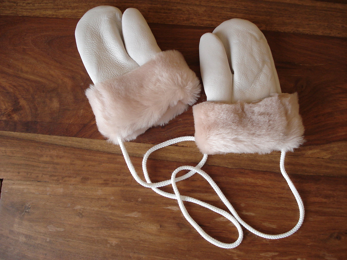 weiße Leder-/Wollhandschuhe