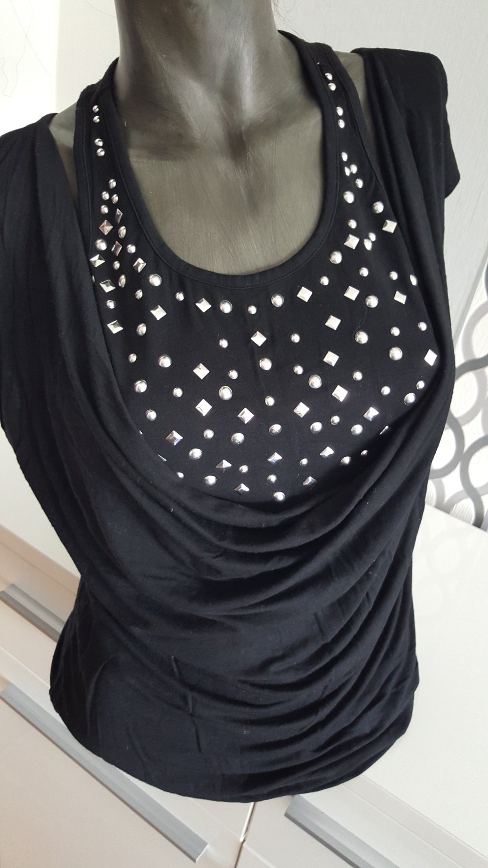 Oberteil schwarz mit Steinen Strass ausgez. S / M fällt größer aus M L 38 40 