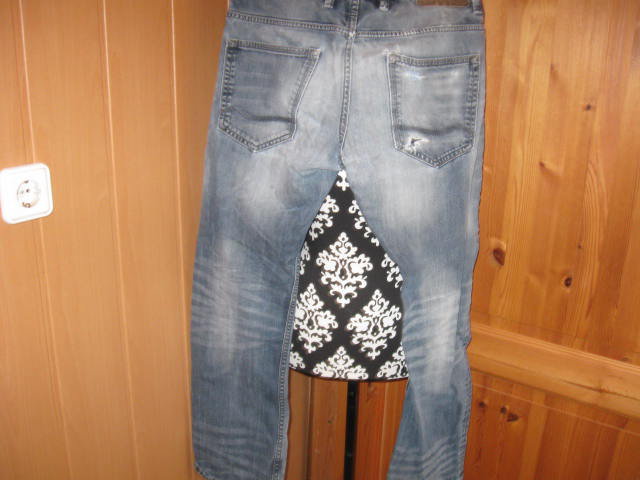 *** Jeans mit Löchern ***
