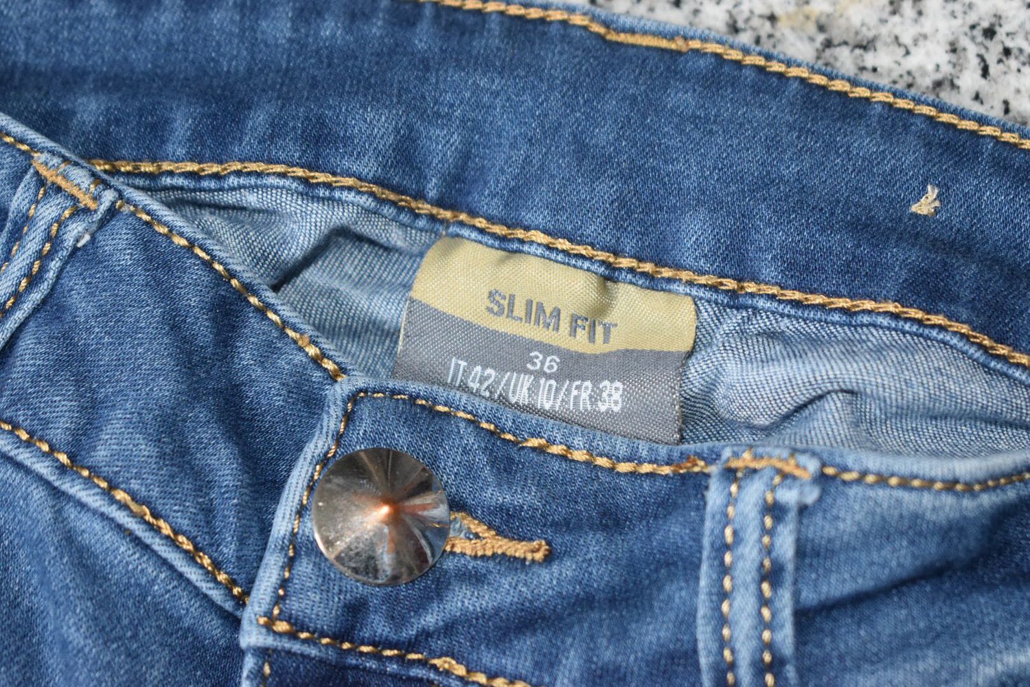 Verkaufe Jeans in blau mit Nieten