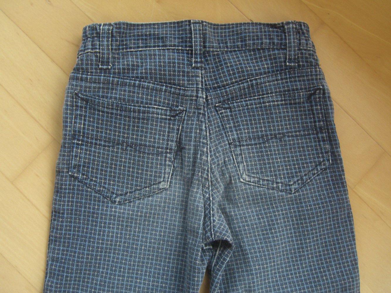 gefütterte blaukarierte Hose