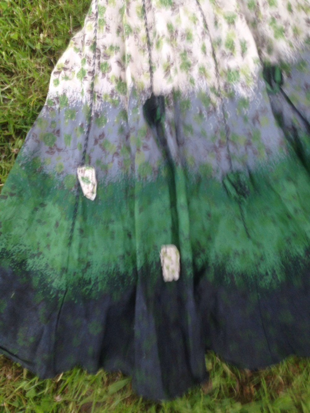 Besonderes Sommerkleid mit Blumen