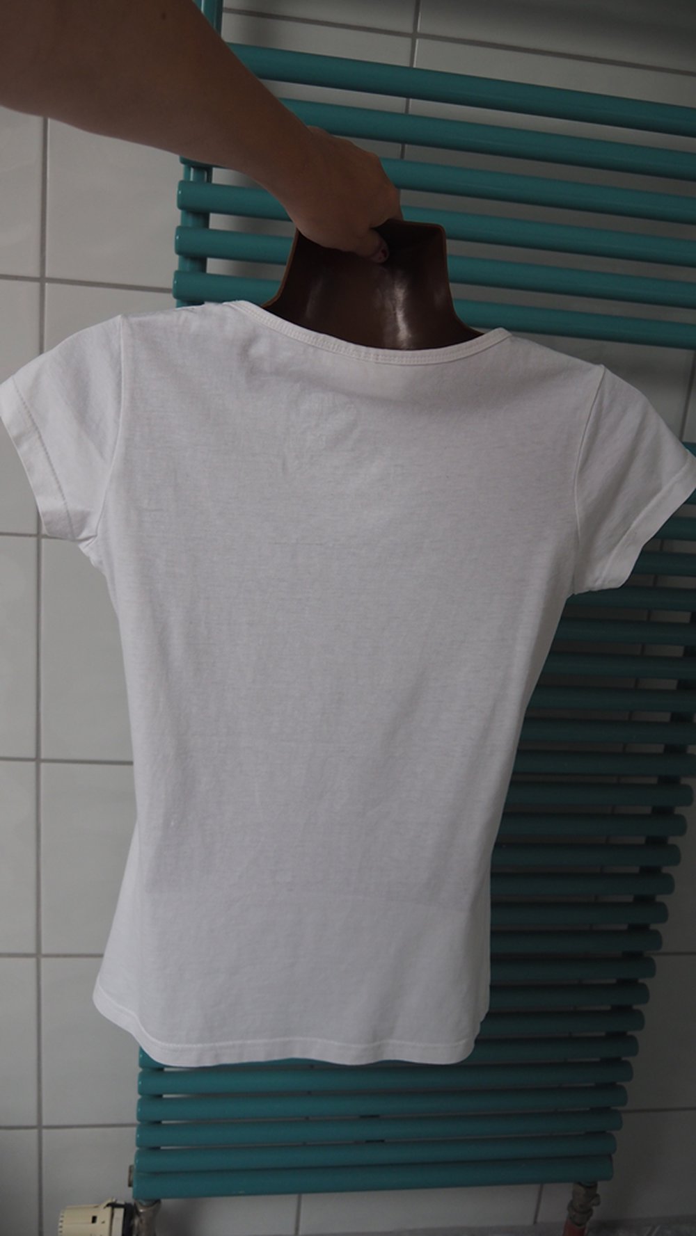 Weißes T-Shirt mit lila Aufdruck Gr. 158/164